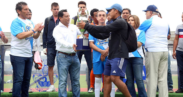 Premian a ganadores de la "Copa Champions tercera edición” de futbol