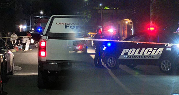 Hallan encobijado y descuartizado con narcomensaje en Puebla capital; irían 12