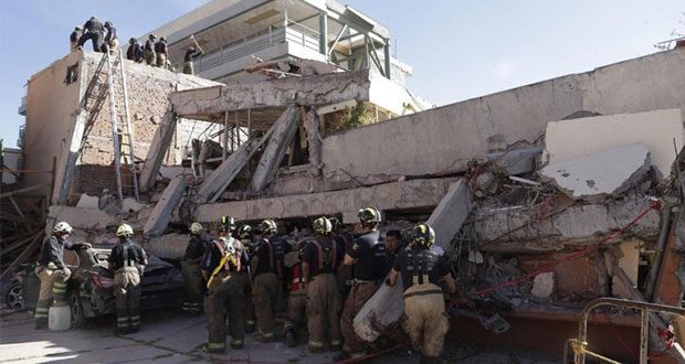 Padres frenan demolición del Rébsamen