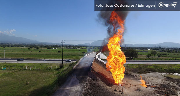 Incendio provocado por toma clandestina en Acajete está controlado: Pemex