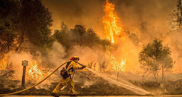Incendio en California quema 36 mil hectáreas y van 6 muertos