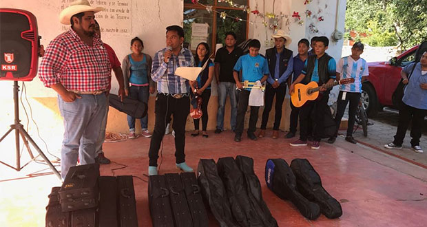 Antorcha entrega 14 instrumentos musicales en Tochimilco