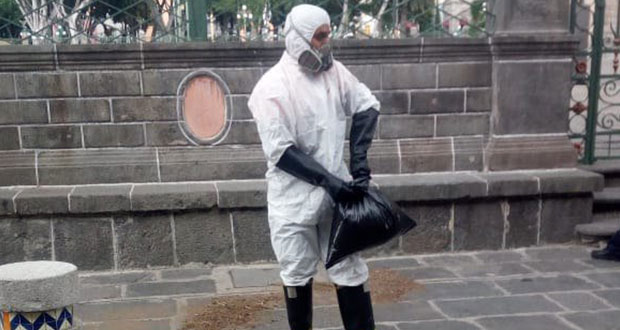 Toma sustancia junto a Catedral y muere; tóxico afecta a paramédico