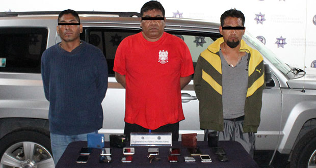 Detienen a 3 por robar en taquería