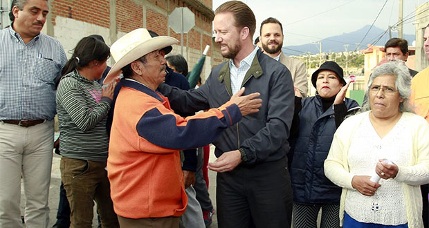 Banck entrega pavimentación de avenida en Lomas de San Jerónimo