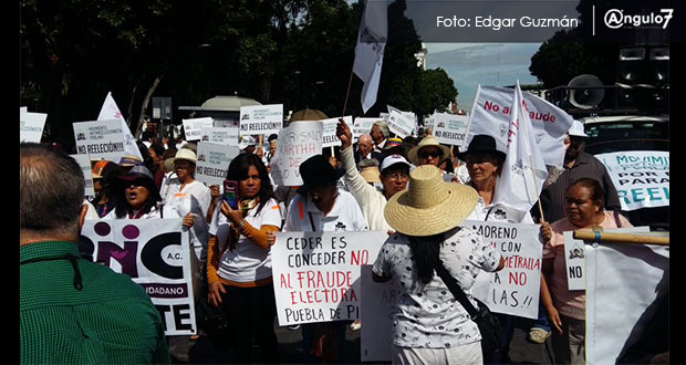 En 2ª marcha, 200 poblanos y morenistas protestan contra el “fraude”