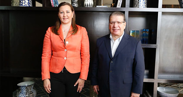En reunión, Doger le entrega propuestas de campaña a Martha Erika