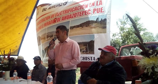 Inauguran red eléctrica en colonia El Mirador en Ahuazotepec