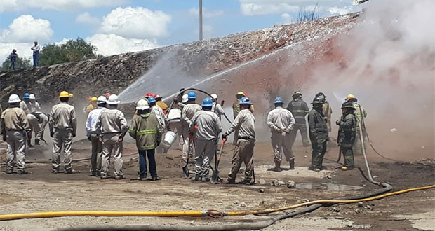Tras 60 horas, sofocan incendio en toma clandestina de gas en Acajete