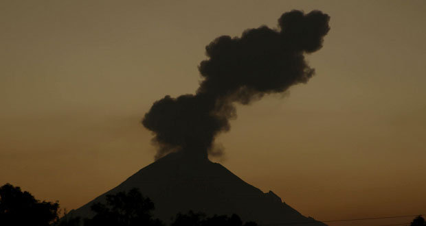 En 12 horas, Popocatépetl emite 34 exhalaciones y 5 explosiones