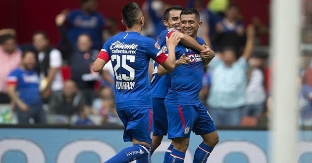 Cruz Azul golea 3-0 a León, sigue invicto y se vuelve líder general