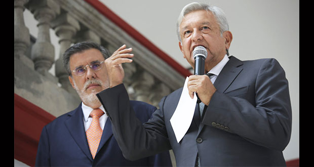 AMLO alista reformas para austeridad y contra delitos como huachicol