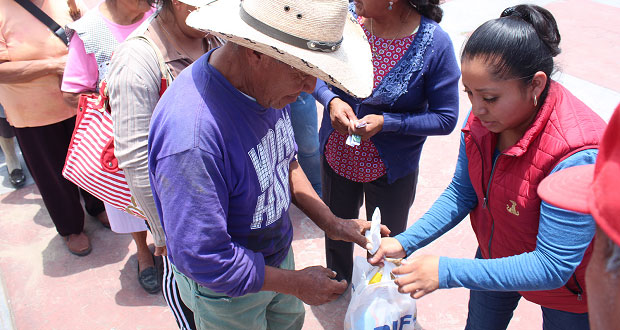 Vecinos de Ocoyucan reconocen apoyo alimentario de DIF municipal