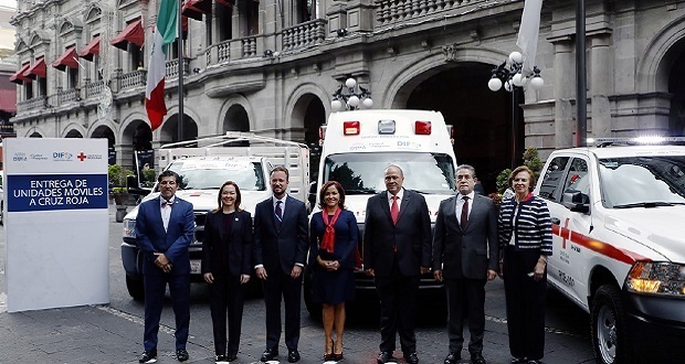 Ayuntamiento de Puebla dona tres unidades equipadas a la Cruz Roja