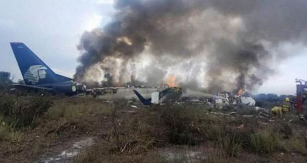 Víctima de avión desplomado en Durango demanda a Aeroméxico