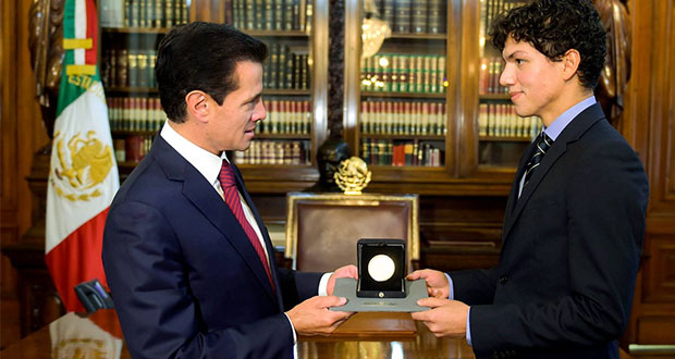 Entregan Medalla Bella Artes a bailarín jalisciense Isaac Hernández