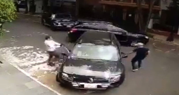 En CDMX, hombre enfrenta a asaltantes para salvar a su hija