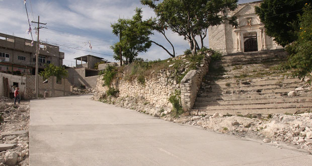 Ayuntamiento pavimenta dos calles en barrio San Pedro de Tepexi