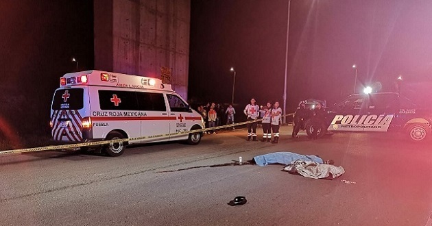 Muere sujeto al caer del Periférico 30 metros; no descartan suicidio