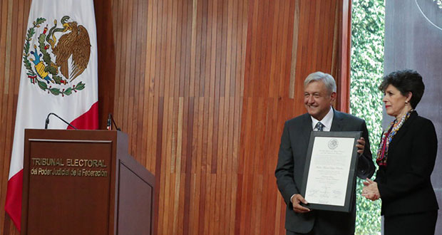 Tepjf declara a AMLO presidente electo y le entrega constancia de mayoría