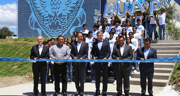Gali y Esparza inauguran prepa de BUAP en Acajete