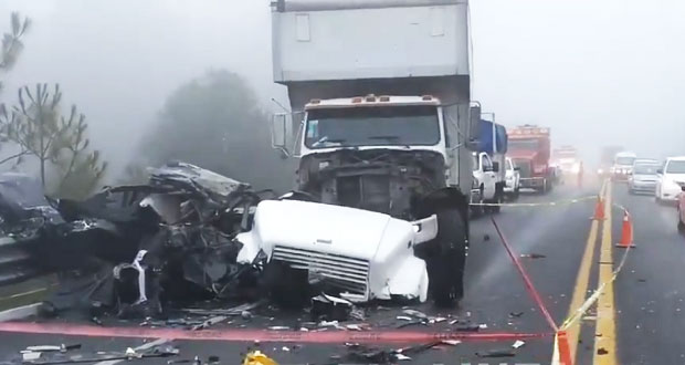 Choque de tráiler y auto en la Teziutlán-Virreyes deja un muerto