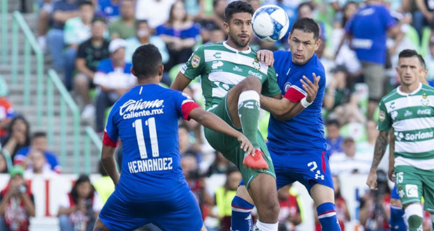Cruz Azul continúa de líder pese a empate con Santos