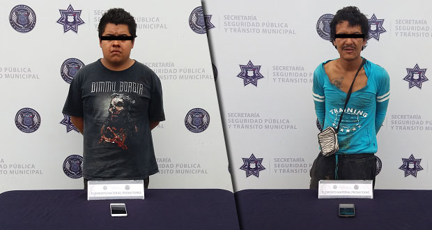Detienen a 2 probables asaltantes de transeúntes en Puebla capital
