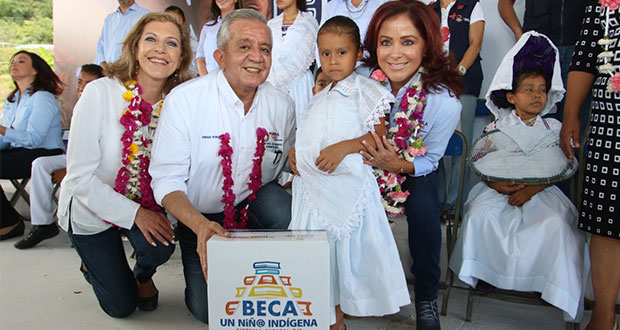 DIF entrega 847 paquetes escolares y 2,247 despensas en Sierra Norte