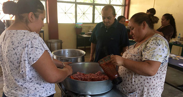 CBTa 168 imparte de Huitzilan cursos para elaborar alimentos