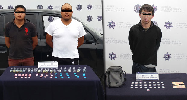 Detienen a 3 por posible posesión de droga y soborno en Puebla