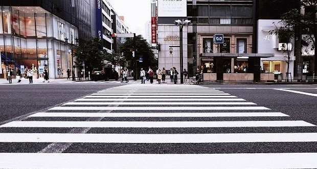 Paso de cebra interactivo, para facilitar movimiento del peatón