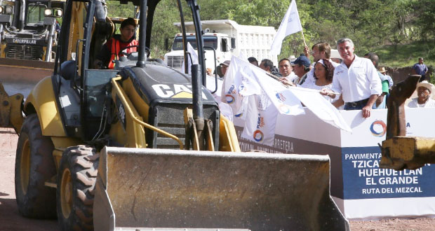Inicia pavimentación de “Ruta del mezcal” con inversión de 48.4 mdp