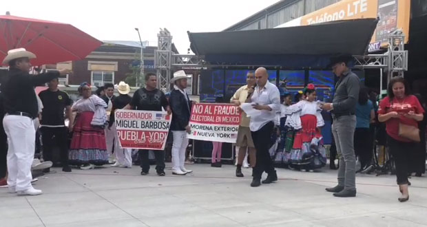 De nuevo, poblanos se pronuncian a favor de Barbosa en Nueva York