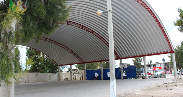 Antorcha gestiona techado de canchas comunitarias en Ixcaquixtla