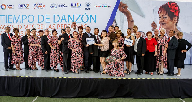 DIF municipal celebra a adultos mayores con festival de danzón