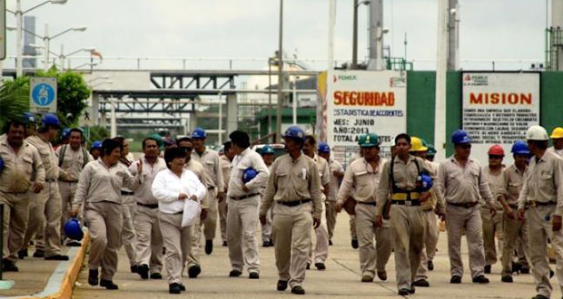 Incremento salarial del 4.16% a trabajadores petroleros: Pemex. Foto: Especial.