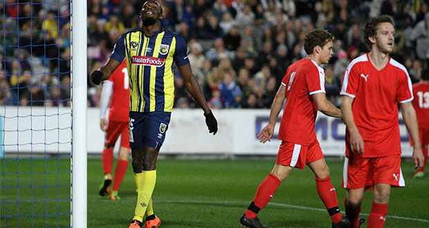Usain Bolt debuta como futbolista en la liga de Australia