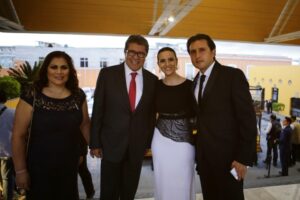 Los senadores Ricardo Moreal Ávila y Nancy de la Sierra Arámburo; José Juan Espinosa Torres, presidente del Congreso poblano
