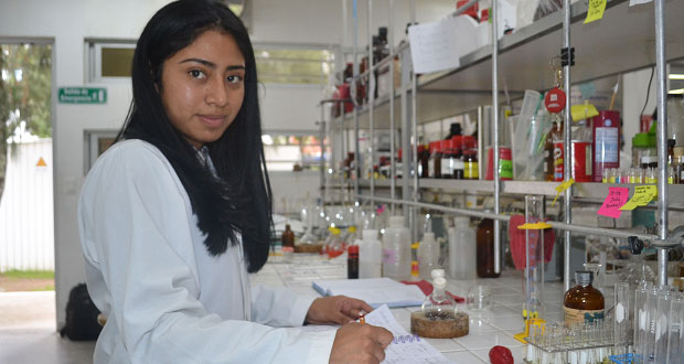 Alumna de Química en BUAP gana premio nacional a mejor tesis