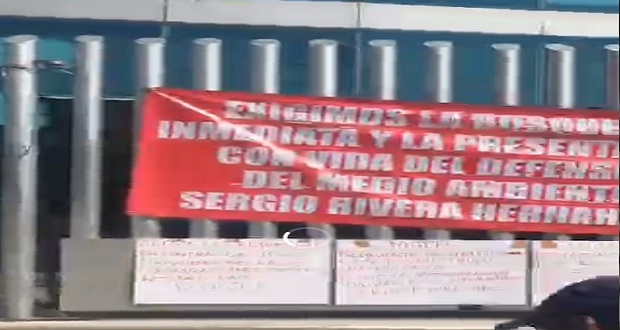 Con plantón en FGE, exigen agilizar búsqueda de activista Sergio Rivera