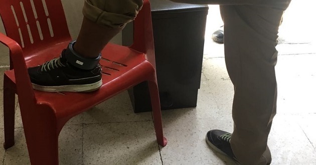 Ponen tobillera electrónica a acusado de tentativa de homicidio