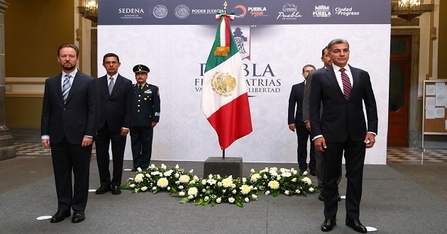 Gali y Banck inician actividades del mes patrio