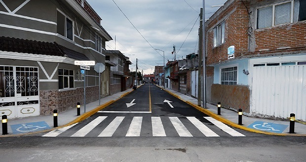Luis Banck entrega nueva vialidad en colonia Loma Linda