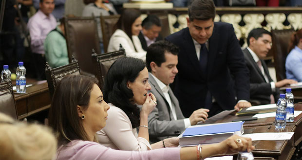 PAN busca bajar 50% sueldo de diputados, pero mantener “apoyos” legislativos
