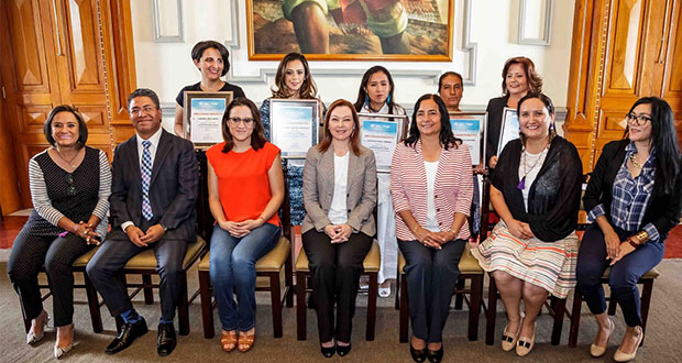 Ayuntamiento de Puebla entrega reconocimientos a emprendedoras