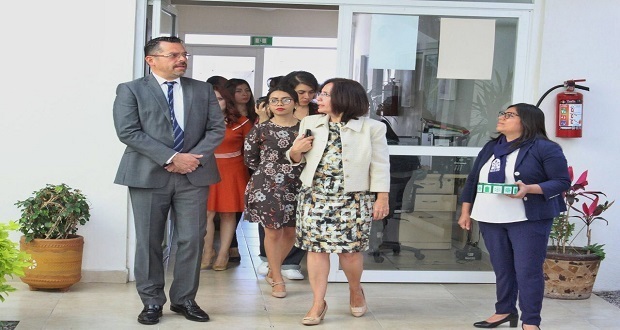 Héctor Sánchez recorre el Centro de Justicia para Mujeres