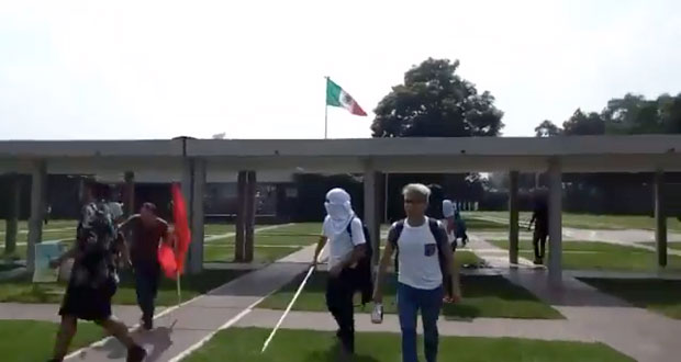 En CU de UNAM, “porros” revientan marcha pacífica de alumnos de CCH
