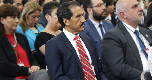 Asegura Alfonso Esparza que seguirá al frente de la BUAP