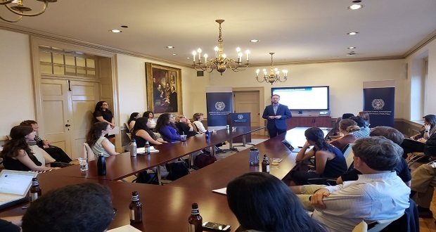 Banck imparte seminario de desarrollo en Universidad de Georgetown